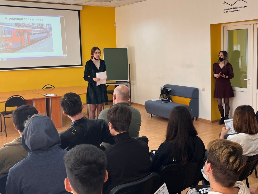 Студенты колледжа АГУ узнали о транспортном проекте «Городская электричка»