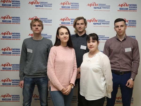 Доклады молодых физиков АГУ заинтересовали российских и иностранных учёных