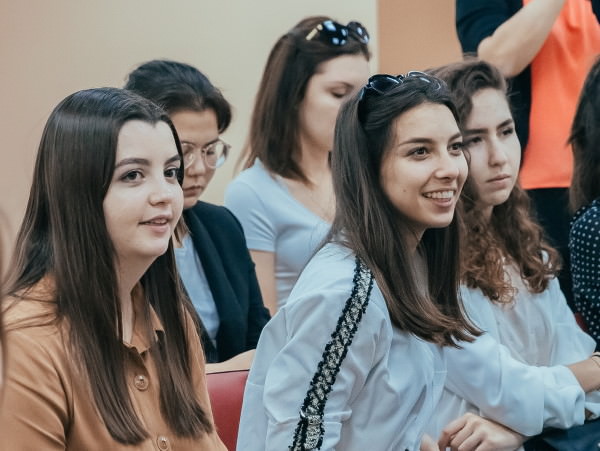 Посол Франции встретилась со студентами Астраханского госуниверситета