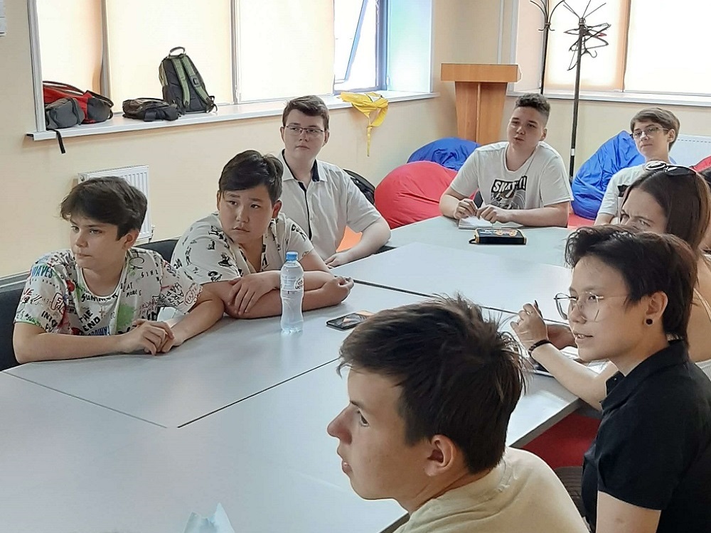 Астраханские школьники проходят в АГУ интенсив по иностранному языку