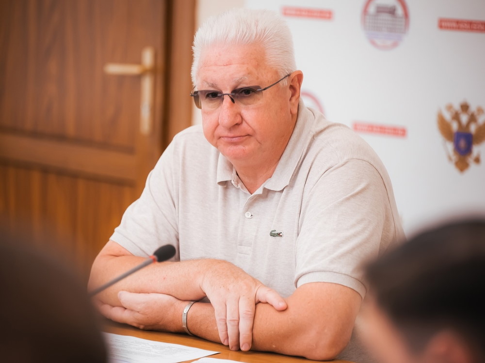 Ректор Астраханского госуниверситета присоединился к акции ОНФ «Всё для победы»