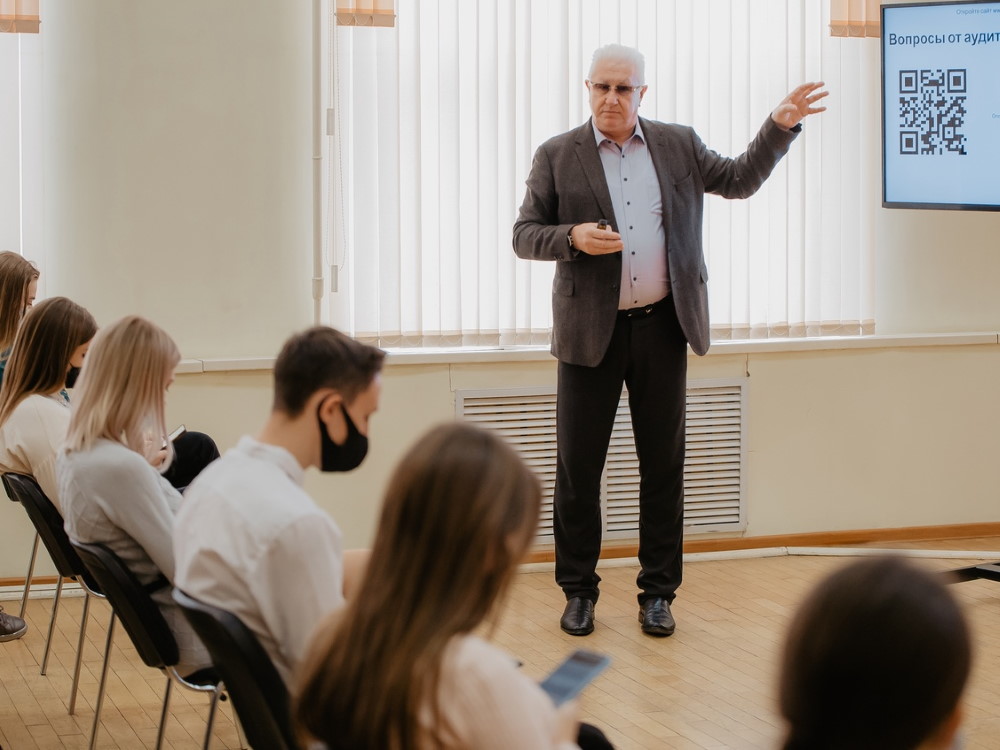 Konstantin Markelov Meets with Students of ASUACE