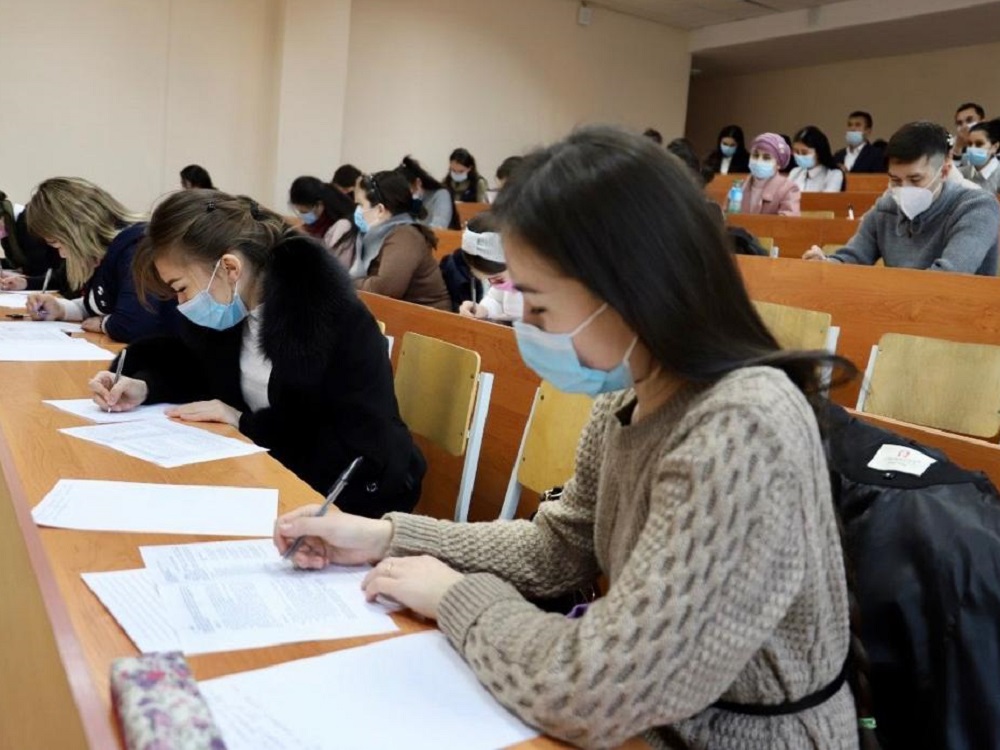 Интеллектуальный турнир по русскому языку для студентов Ургенчского госуниверситета прошёл в АГУ