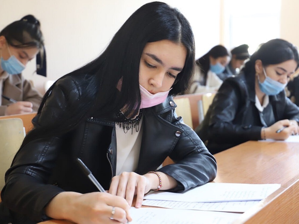 Студенты Узбекистана расширяют границы миропредставления с помощью АГУ