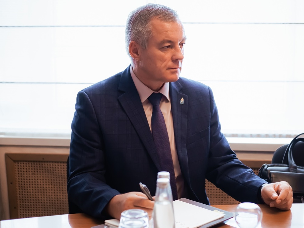 Konstantin Markelov Talks to Head of Akhtubinsky District Vladimir Mikhed