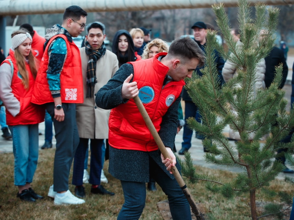 ASU Students Take Part in Tree Planting in Renewed Konovalov Square