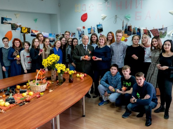 В Астраханском госуниверситете открылся «Осенний бал»