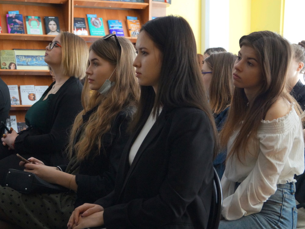 Студенты Астраханского госуниверситета узнали, откуда берутся деньги
