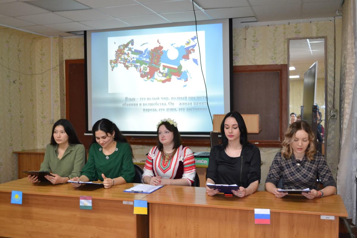 В Астраханском госуниверситете отметили День родного языка