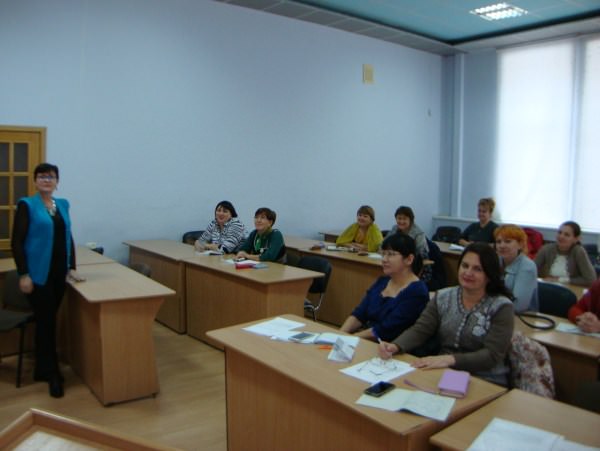 В Астраханском госуниверситете консультируют дошкольных педагогов