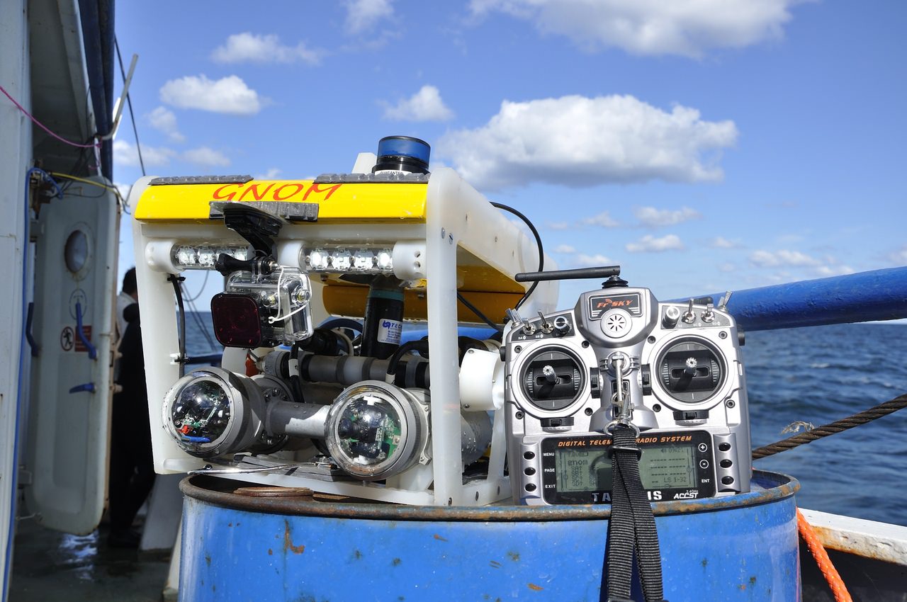 Студент Астраханского госуниверситета запустил в Каспий подводного робота