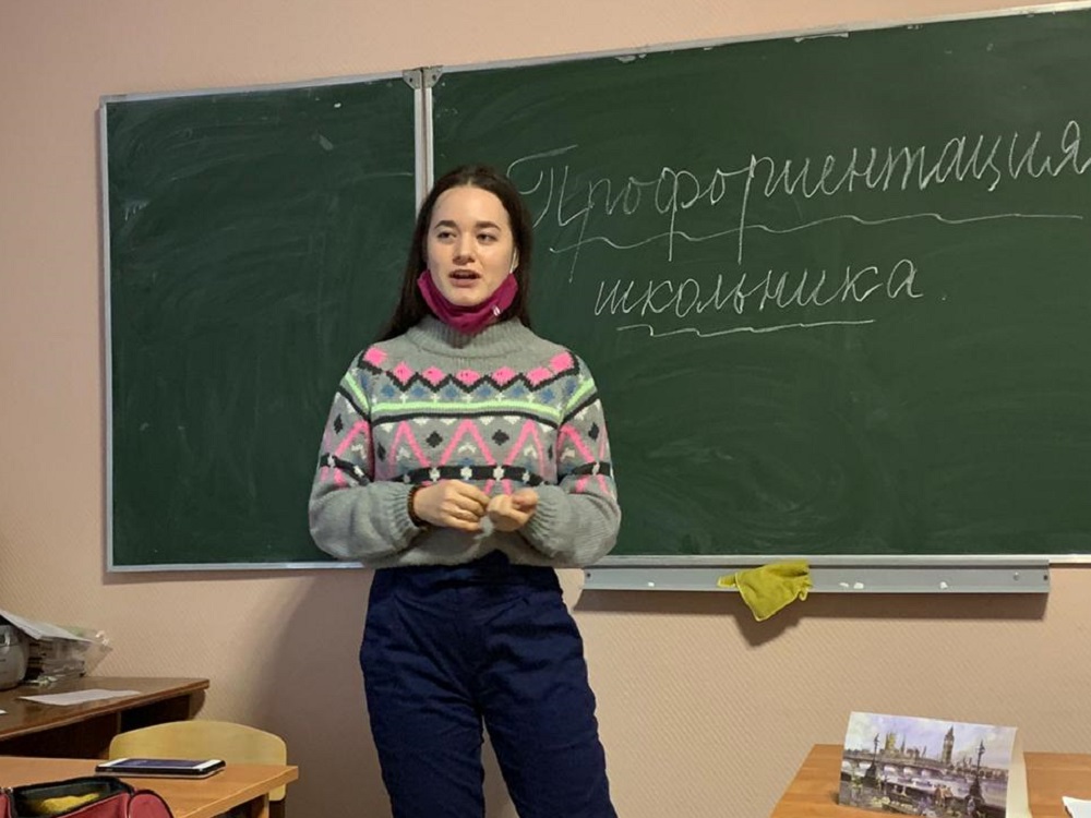 Студенты-журналисты Астраханского госуниверситета проводят профориентационные занятия