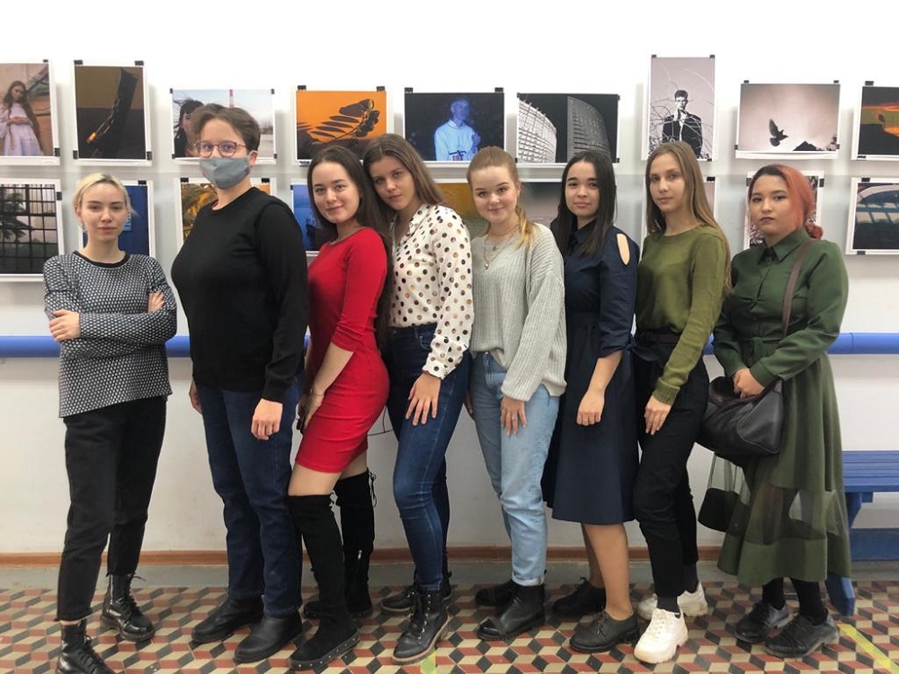 Студенты-журналисты АГУ стали рецензентами фотовыставки в Астраханском губернском техникуме