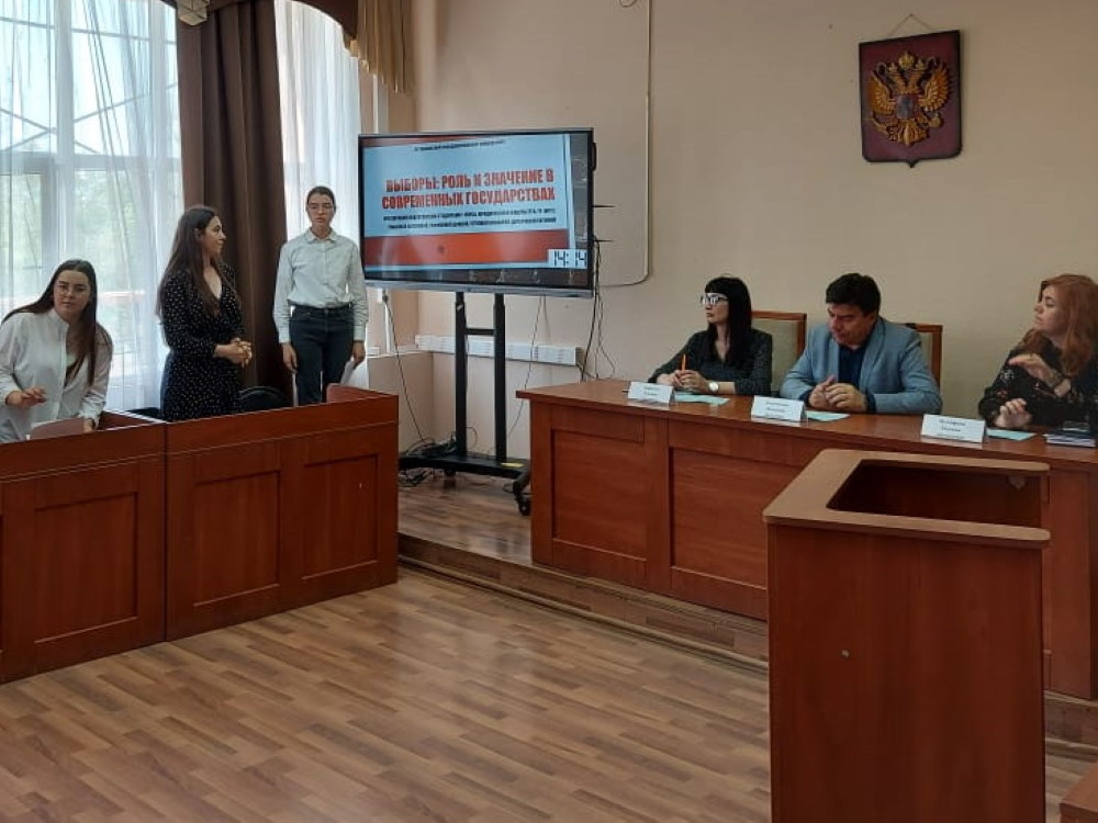 В Астраханском госуниверситете обсудили роль выборов в современных государствах
