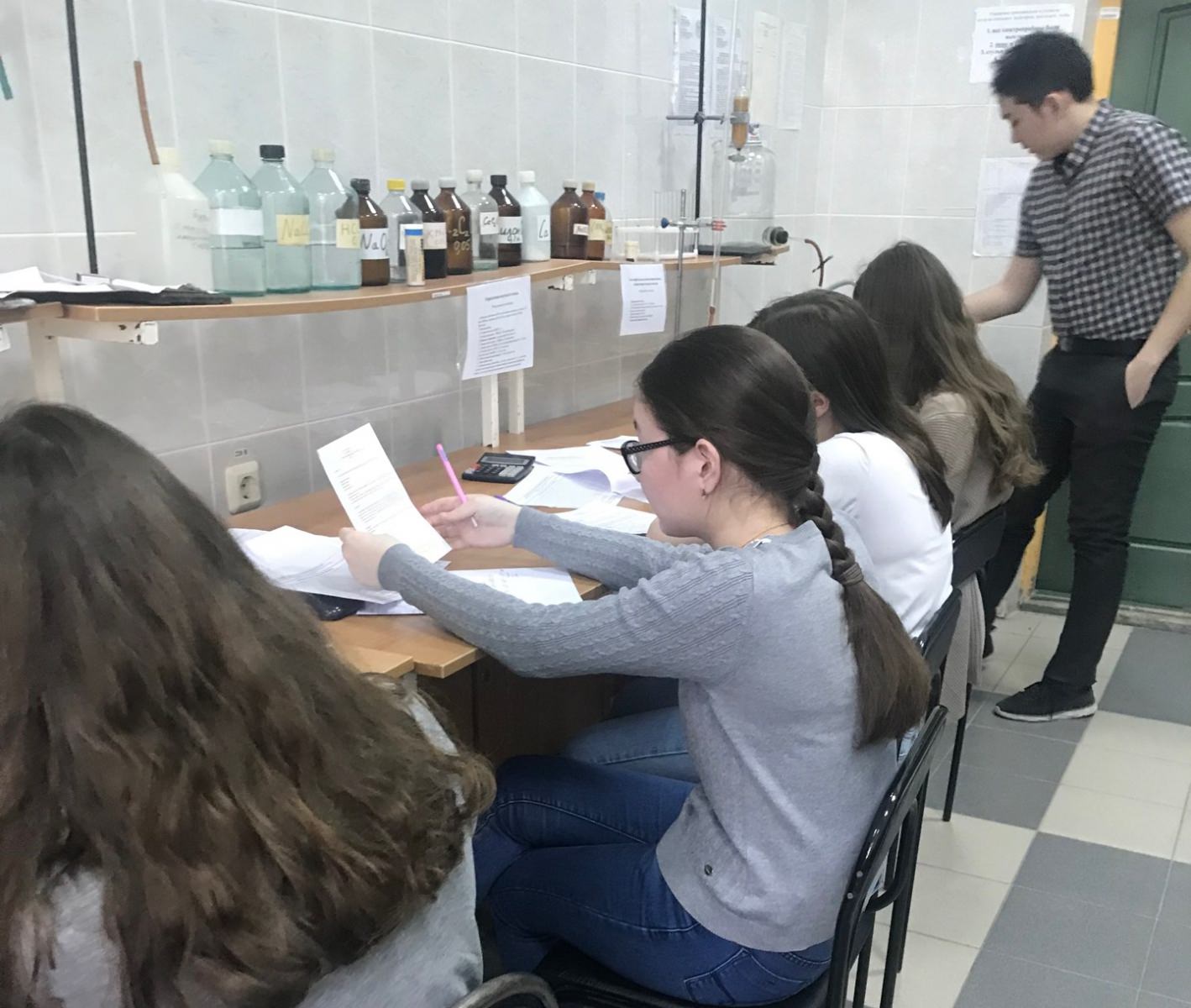В Астраханском госуниверситете прошла олимпиада школьников по химии