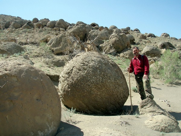Учёный АГУ рассказал о геологических наблюдениях на плато Устюрт