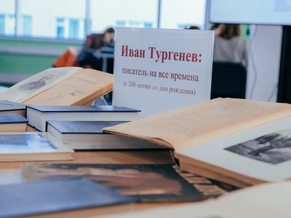 В библиотеке АГУ работает выставка, посвящённая Ивану Тургеневу