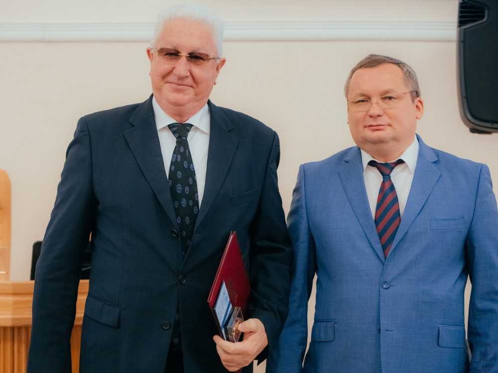 Ректор АГУ награждён почётным знаком Думы Астраханской области