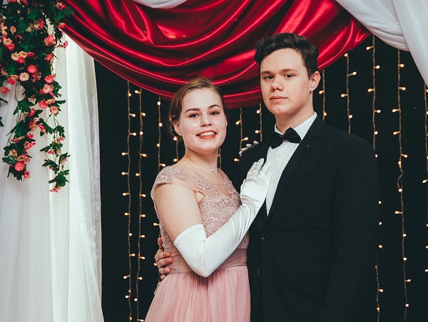 В День русского языка студенты-журналисты АГУ связали себя узами брака