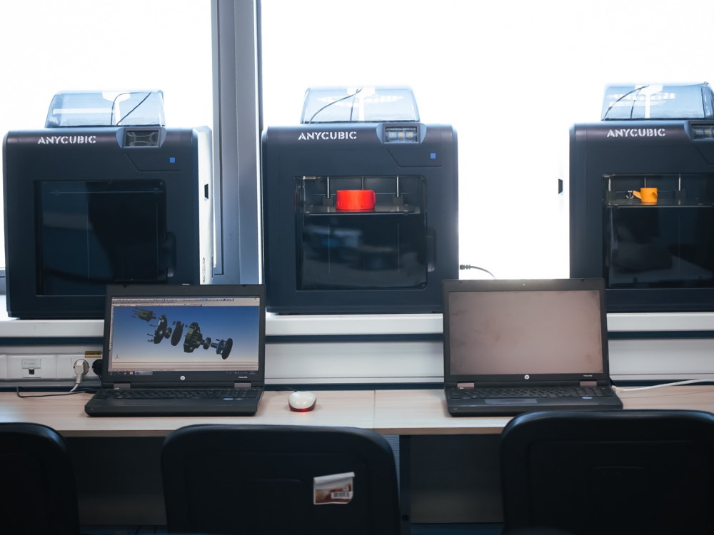 В лаборатории дизайна и прототипирования АГУ появились новые 3D-принтеры