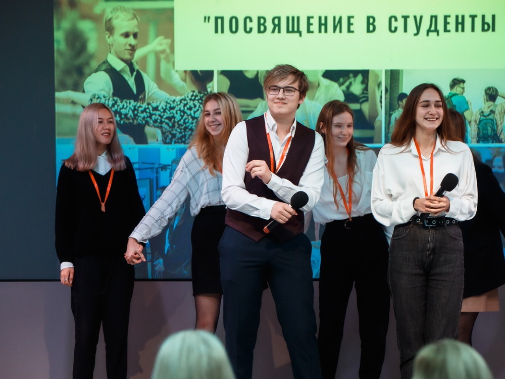 Петровские чтения — 2021 открылись посвящением в студенты первокурсников истфака АГУ