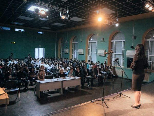 Иностранные студенты в АГУ читали стихи по-русски