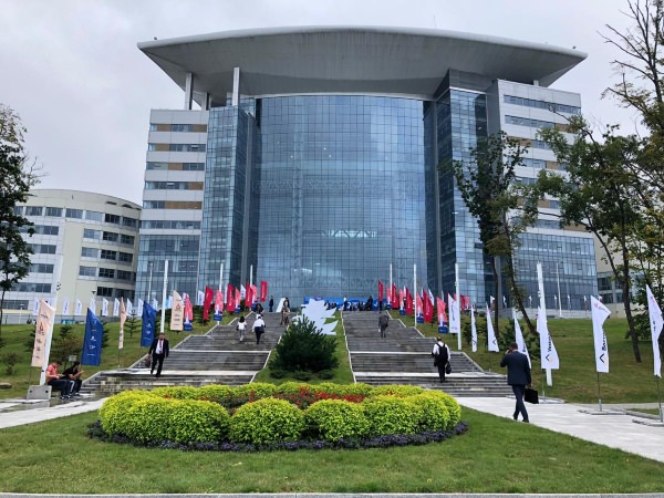 АГУ развивает партнёрские отношения с вузами страны на ВЭФ-2019