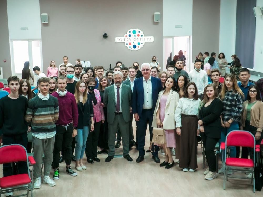 Evgeny Primakov Discusses the Role of the Region in the Caspian Development with ASU Students