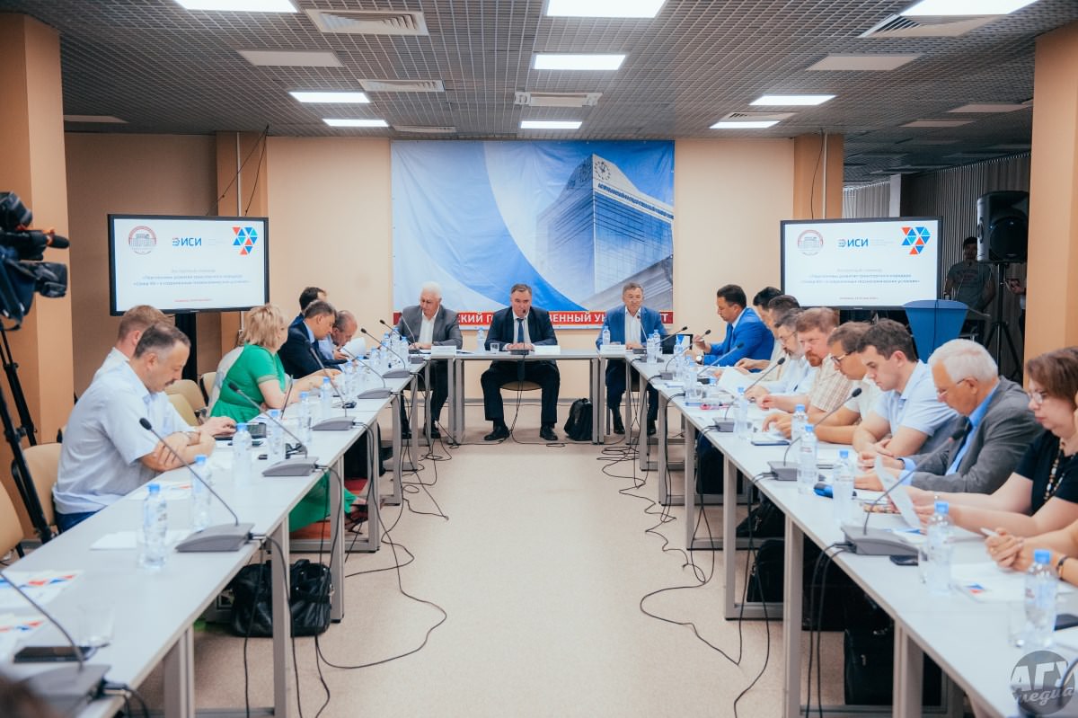 В Астраханском госуниверситете обсудили важность развития МТК «Север — Юг»