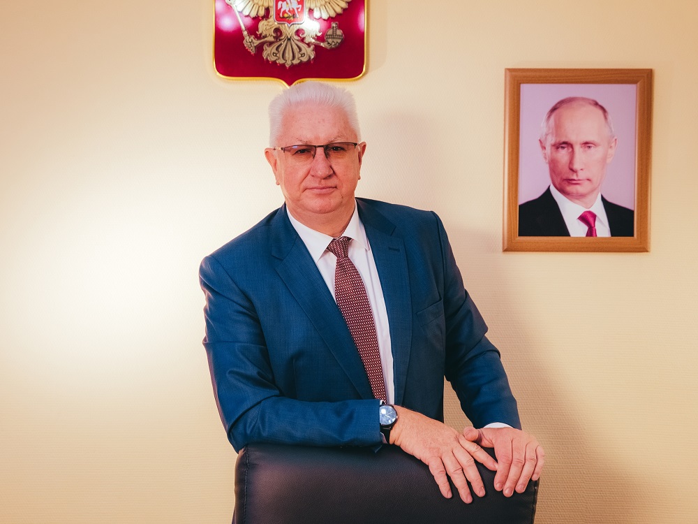 Ректор Константин Маркелов поздравляет АГУ с Днём России