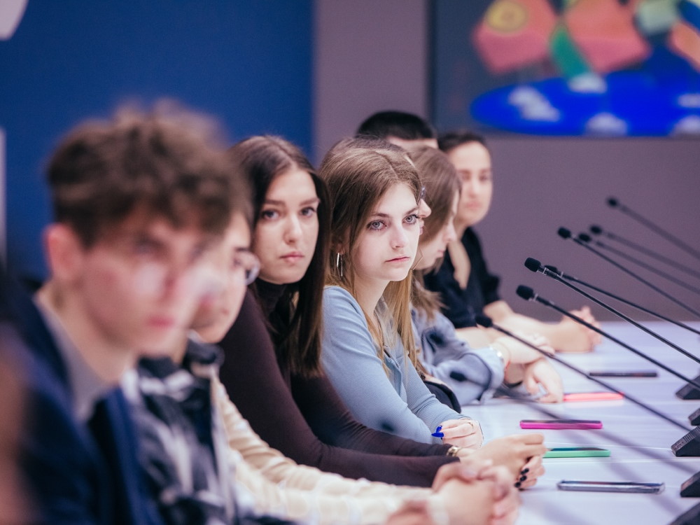Студенты двух вузов обсудили в АГУ международное молодёжное взаимодействие