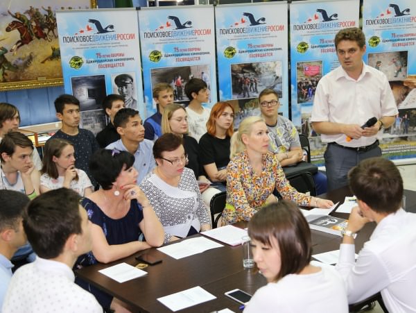 В колледже АГУ отметили 75-летие освобождения Крыма