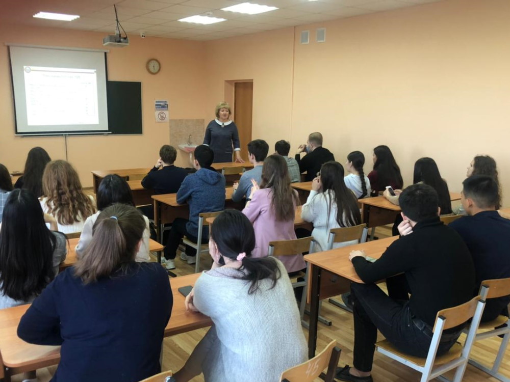 Делегация АГУ пообщалась со школьниками Камызякского района