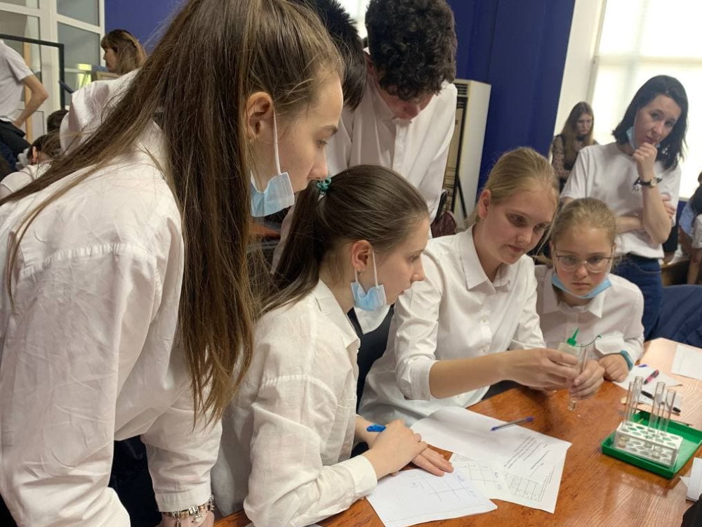 В Астраханском госуниверситете состоялся конкурс «Юный химик»
