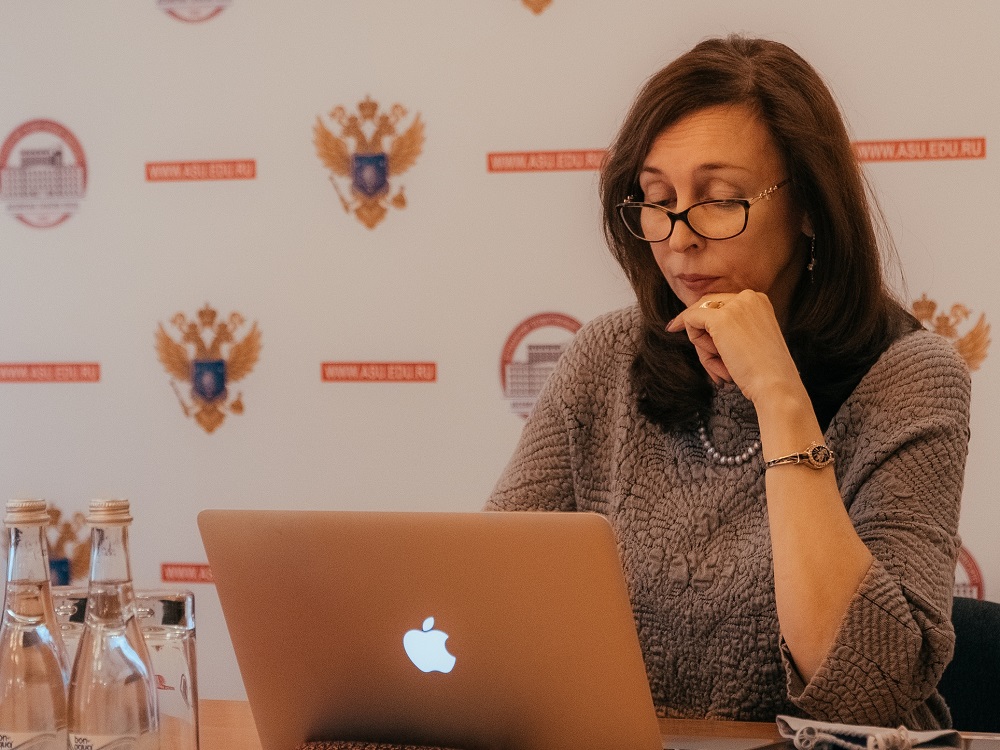 Людмила Баева рассказала о развитии межкультурных компетенций в АГУ