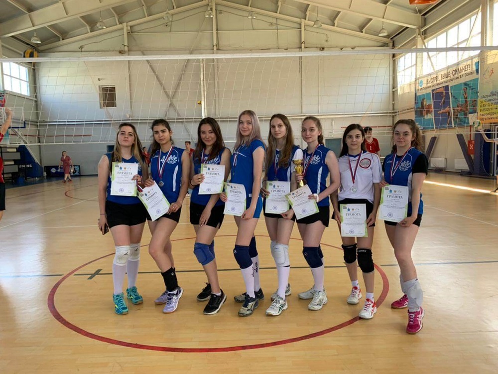 Юноши и девушки АГУ завоевали серебро в волейбольном турнире
