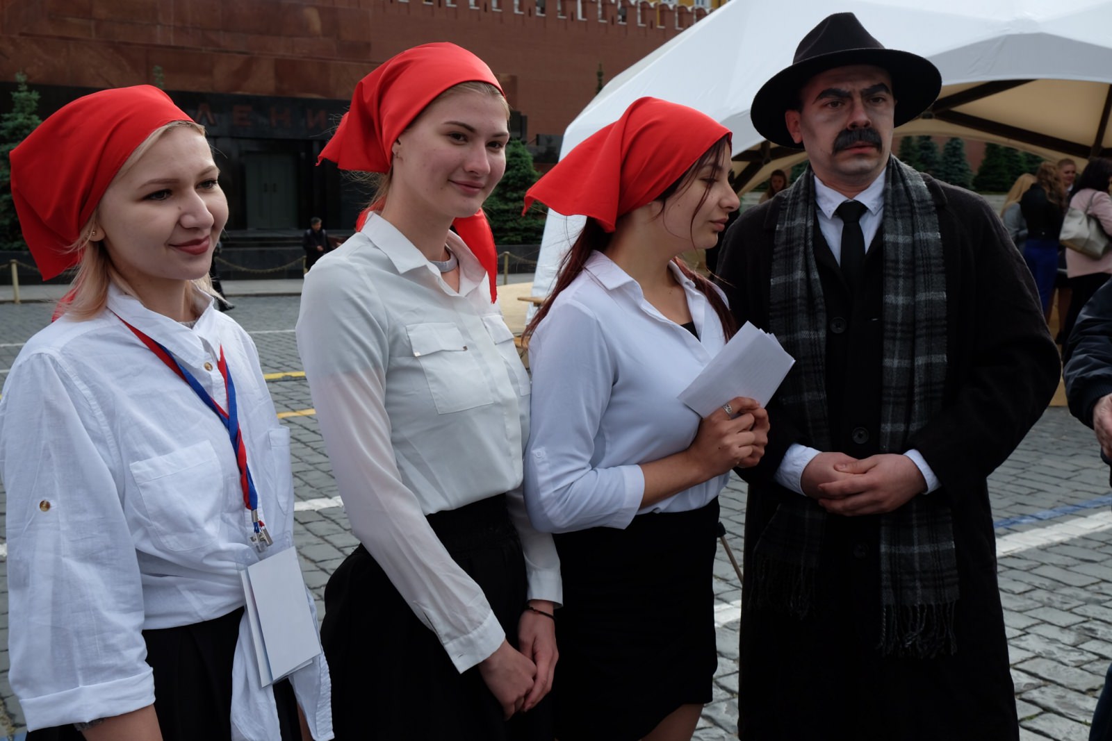 Астраханский госунивеситет представил литературные открытки на книжном фестивале в Москве