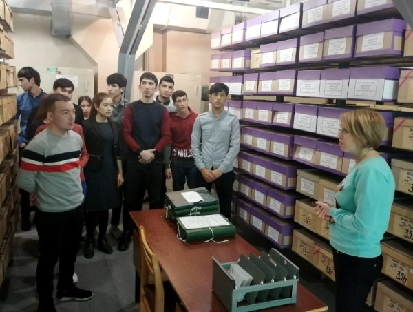 Астраханские архивисты рассказали студентам истфака АГУ о своей профессии