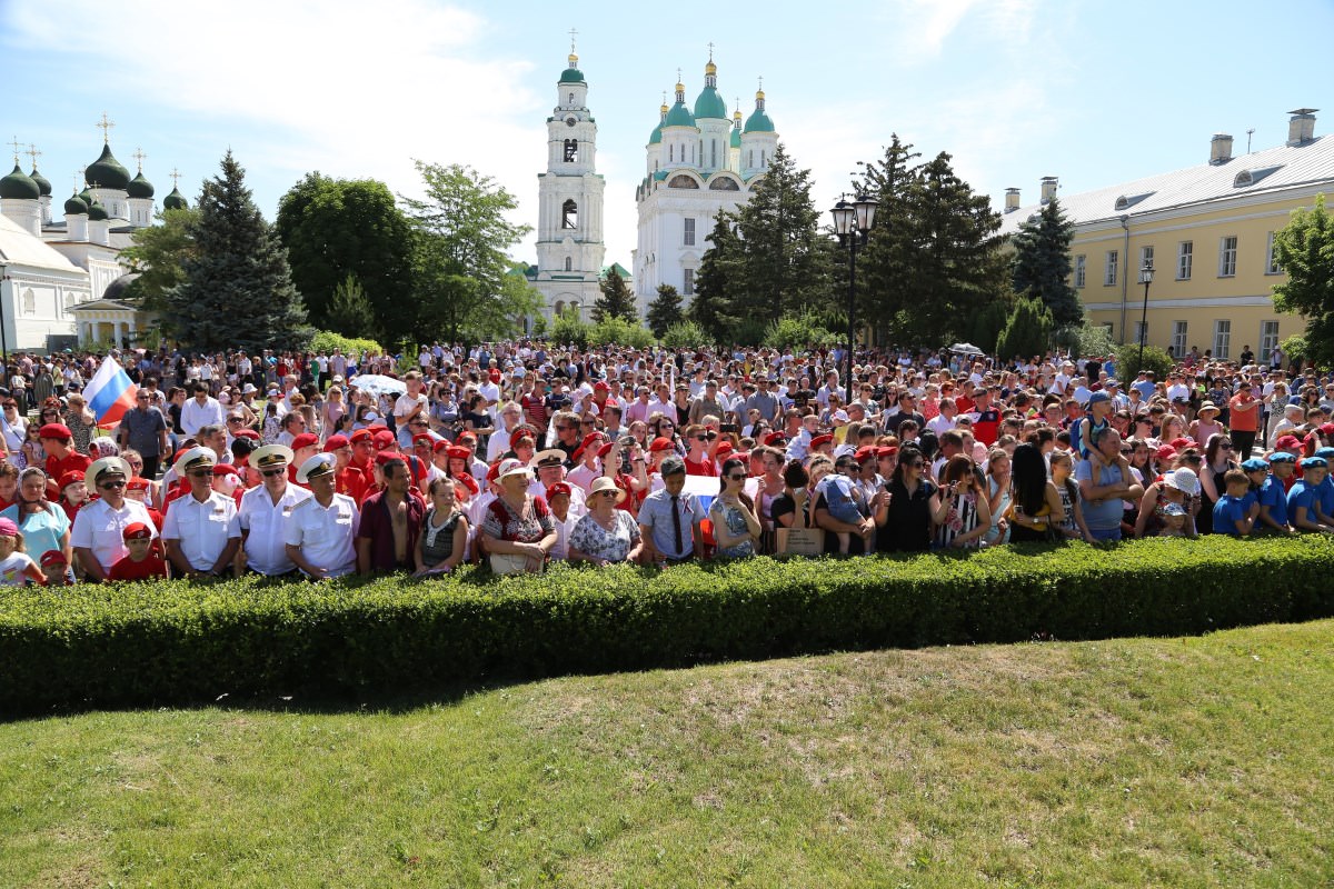 Астраханский госуниверситет празднует День России