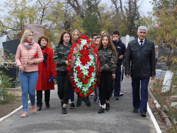 Студенты колледжа АГУ почтили память о легендарном танкисте