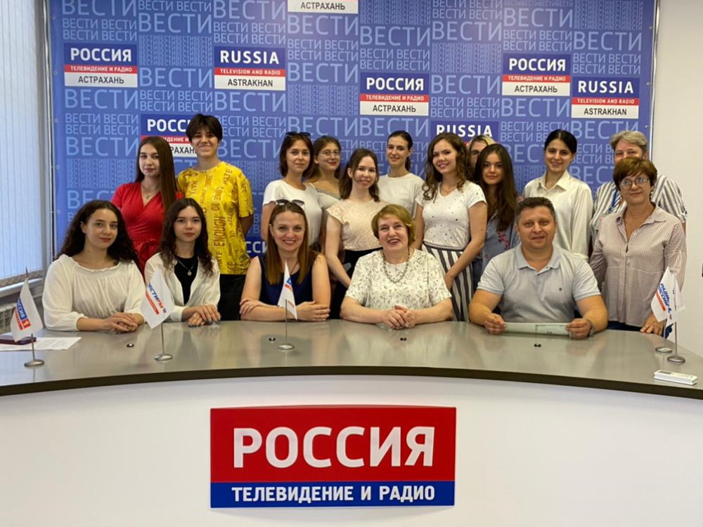 Команда студентов-журналистов АГУ прошла практику в ГТРК «Лотос»