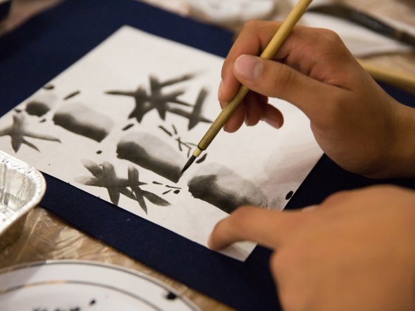 Посетителей фестиваля АГУ научили японскому минимализму в живописи