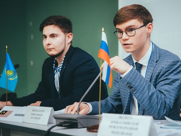 В Астраханском госуниверситете ведутся дебаты на тему «Жизнь без ГМО»