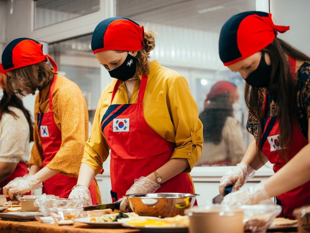 В Астраханском госуниверситете студенты научились готовить корейские блюда