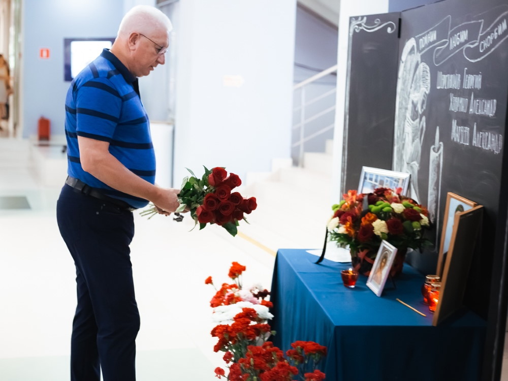 В АГУ имени В. Н. Татищева почтили память погибших в Донбассе выпускников