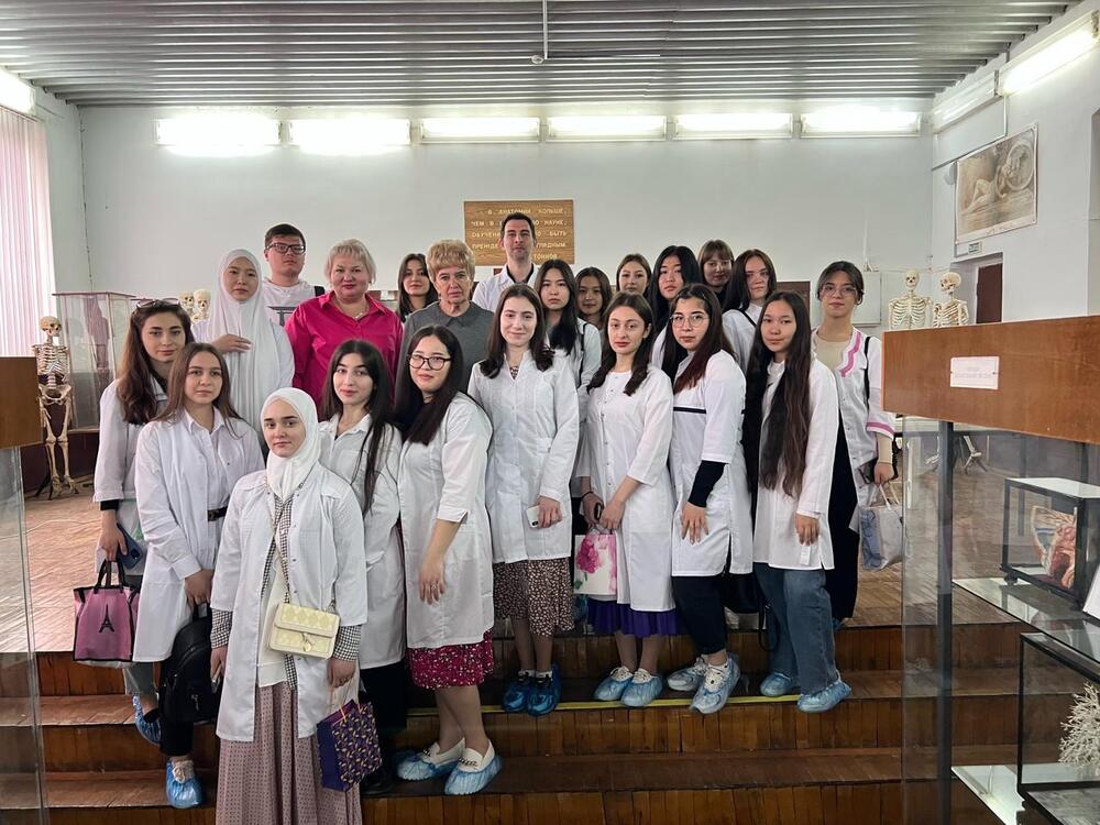 Студенты Астраханского госуниверситета побывали на экскурсии в музее анатомии