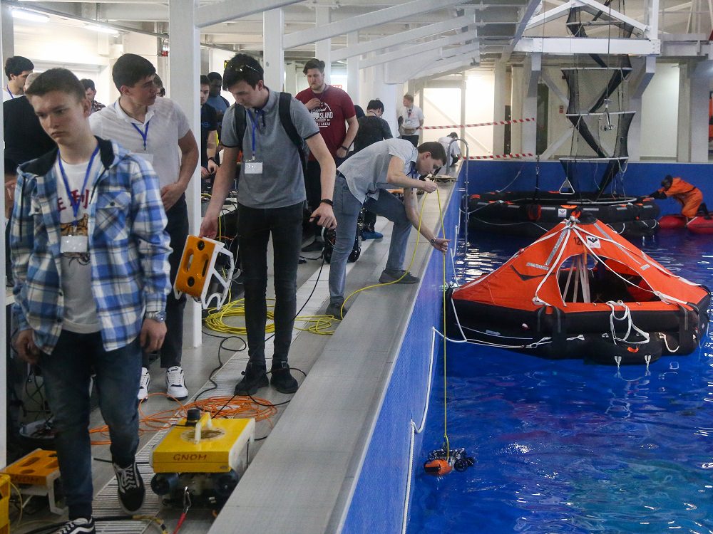 Студенты АГУ принимают участие в соревнованиях по подводной робототехнике