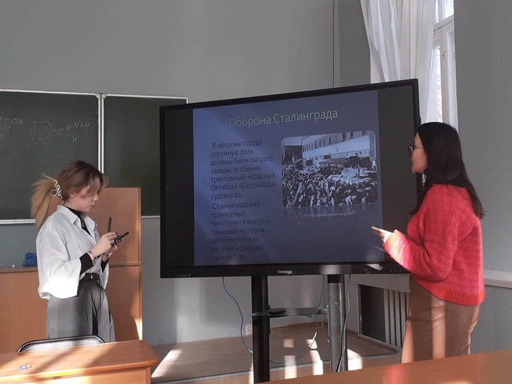 В АГУ состоялся классный час к 80-летию окончания Сталинградской битвы