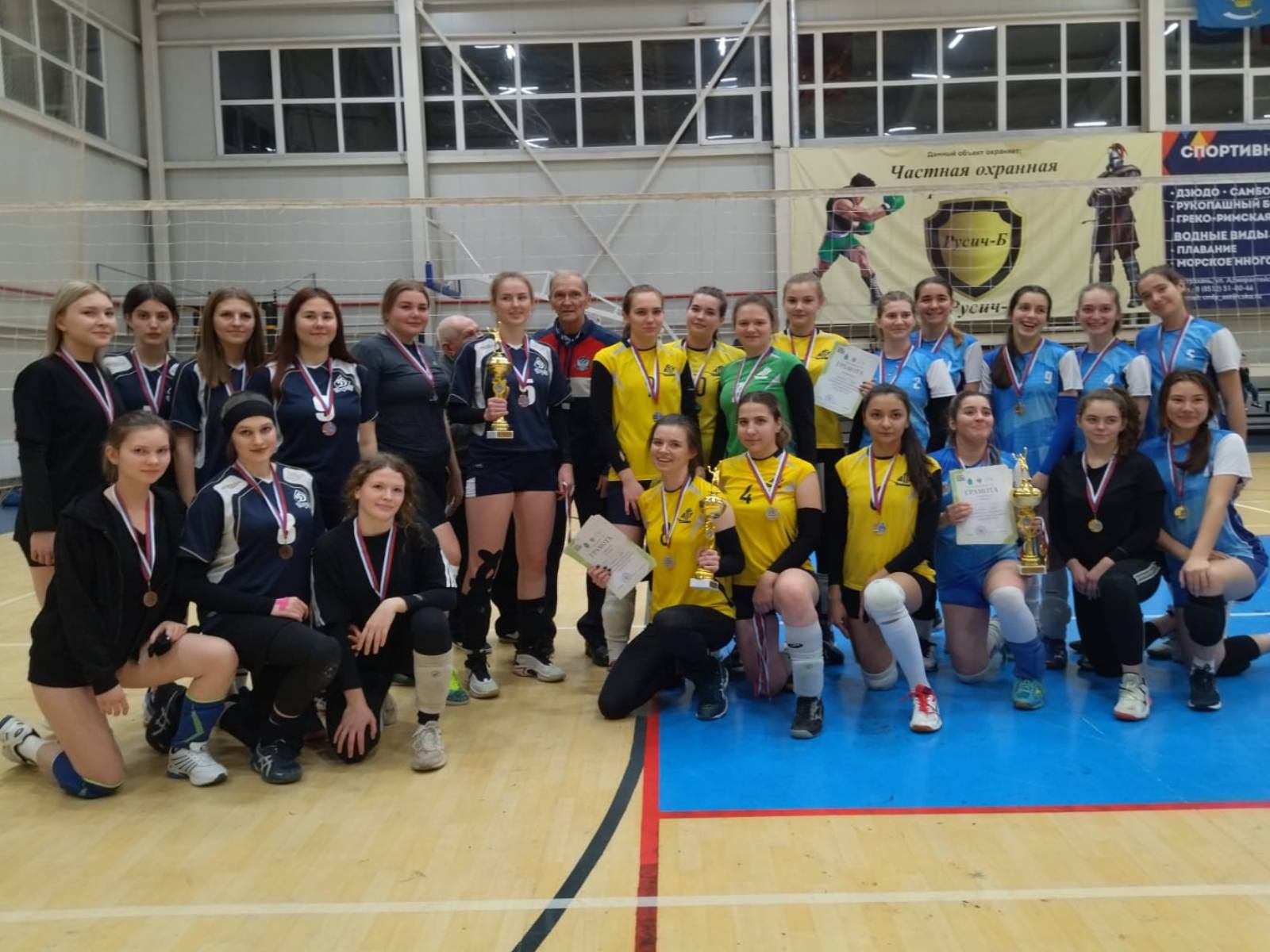 Сборные команды АГУ заняли призовые места на соревнованиях по волейболу