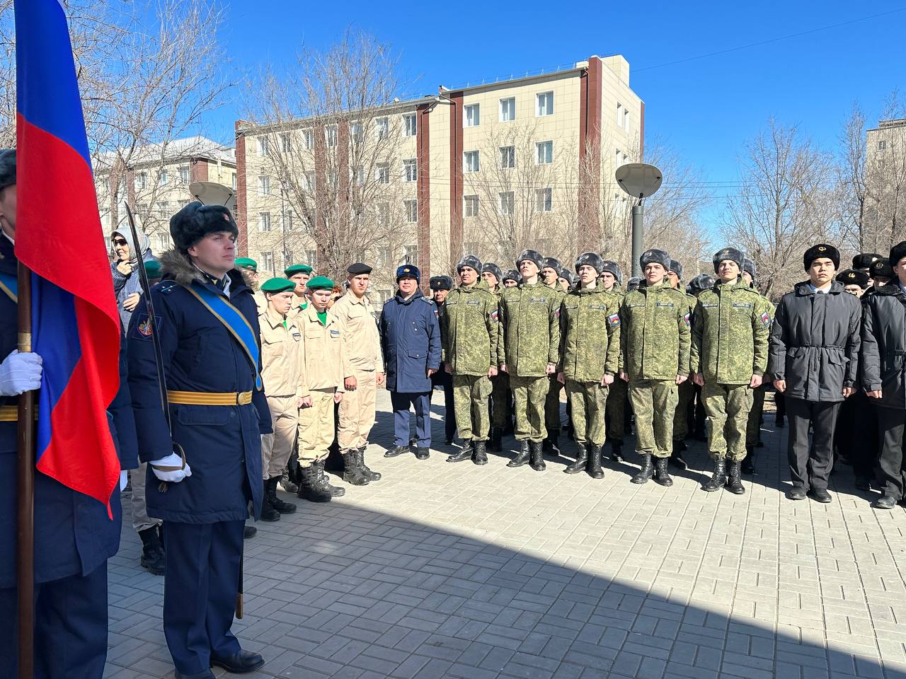 Курсанты ВУЦ АГУ встретили поезд Минобороны России «Сила в правде»